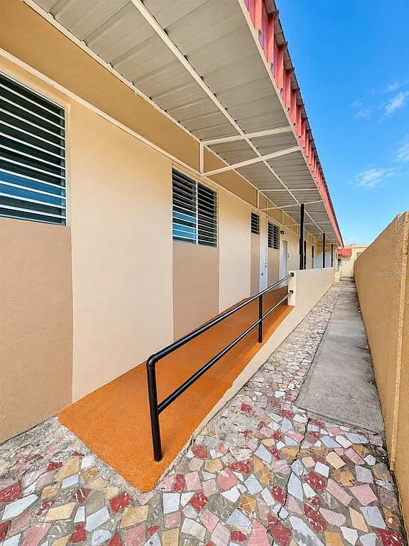 3 bed, 1.0 bath, 3160 sqft, $750 — Photo 2