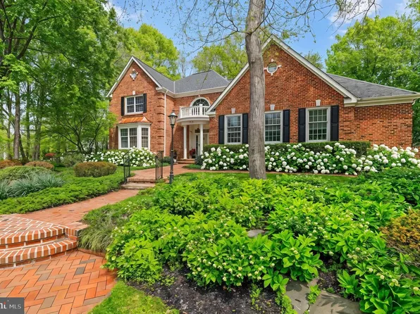 44 Stanwyck Rd, Mount Laurel, NJ 08054