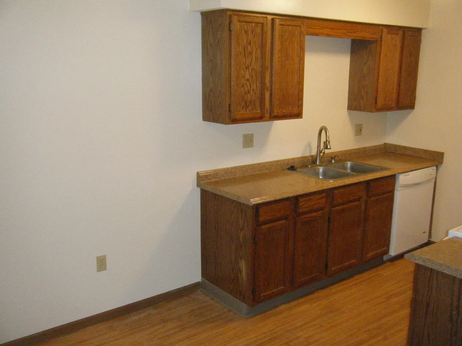 2 bed, 760 sqft, $1,015 — Photo 3