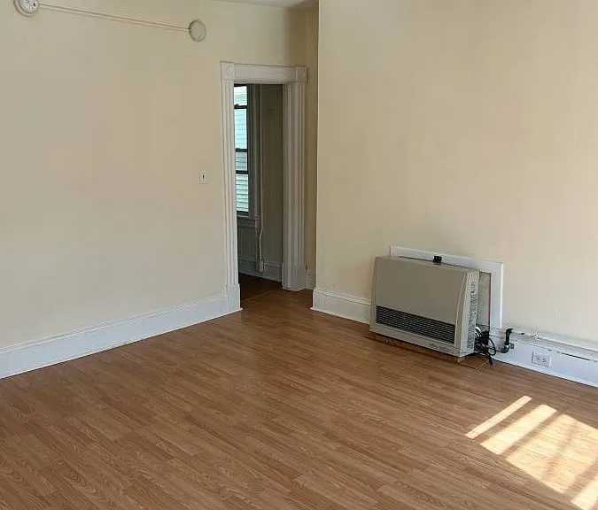 40-42 Hickok Pl #3 — Photo 3