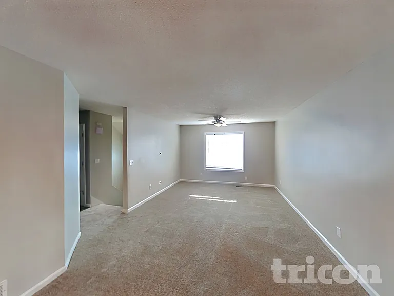 404 Remington Ct — Photo 2