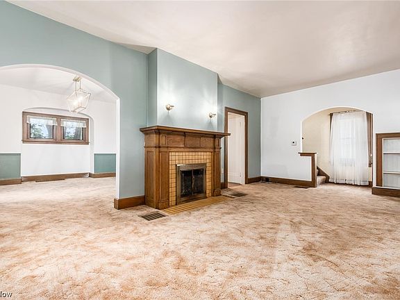 4th image of 842 Lenox Ave