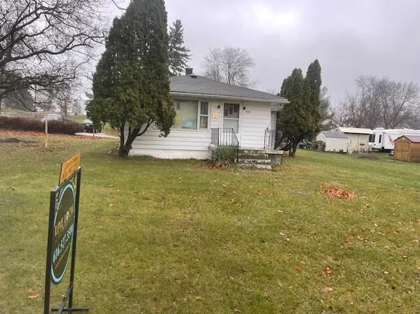 1060 W Lincoln Ave, Ionia, MI 48846