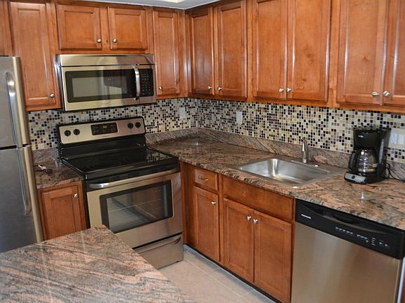 4th image of 601 SW 1st Ct