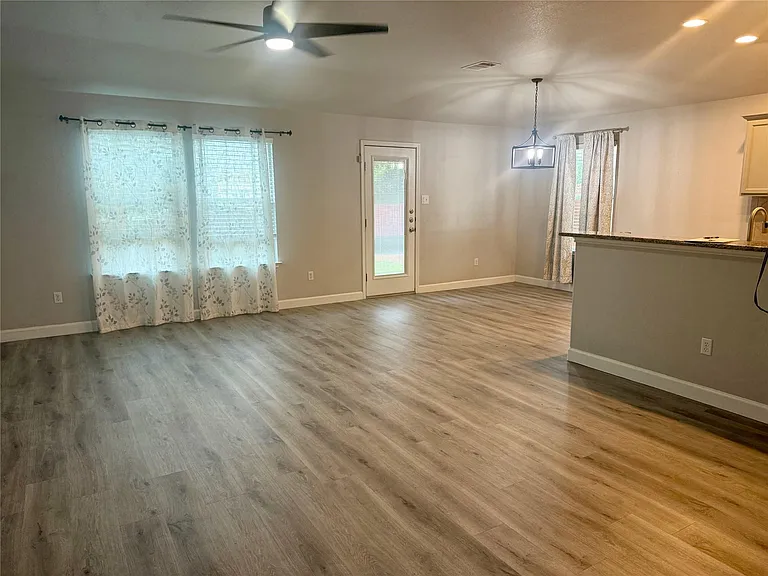 315 Nottingham Loop — Photo 2