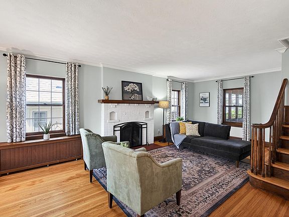 4th image of 2103 Saint Clair Ave