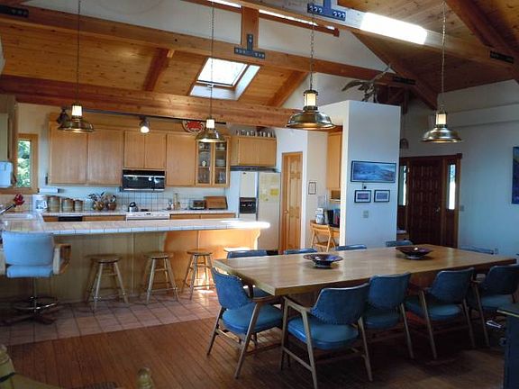 Kitchen, dining, entry