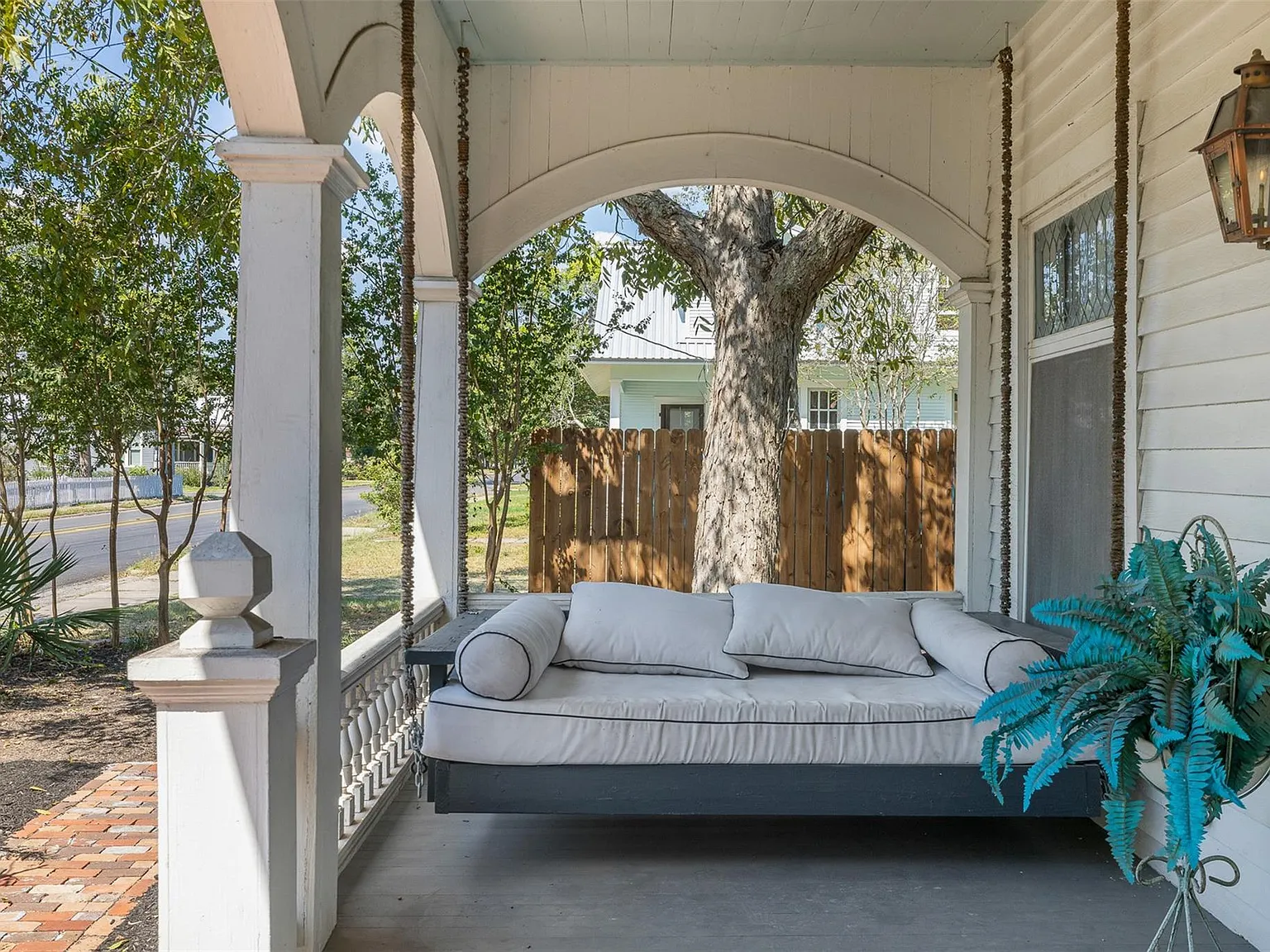 4 bed, 3.0 bath, 1565 sqft, $3,800 — Photo 3