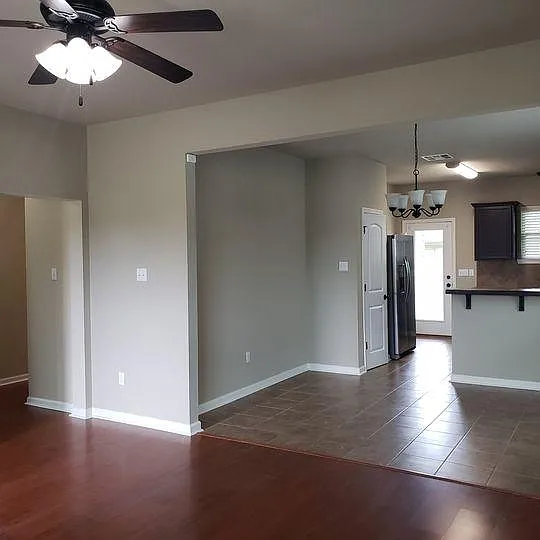 102 Sabine Dr — Photo 5
