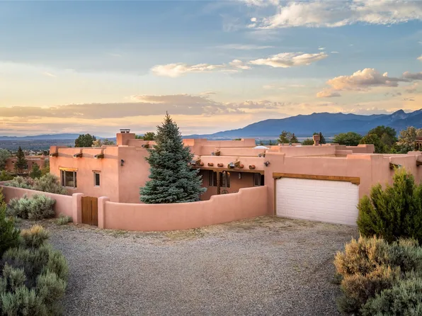 1444 Monterey Dr, Taos, NM 87571