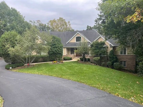 4106 Woodland Holw, Crystal Lake, IL 60012