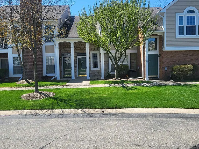 56429 SW Scotland Blvd — Photo 1