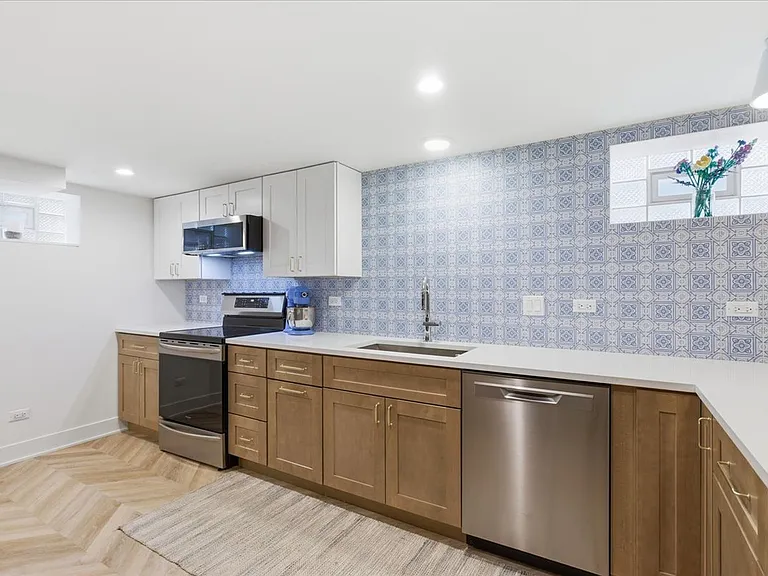 9237 Lincolnwood Dr — Photo 27