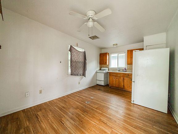 4th image of 1625/1627 School St