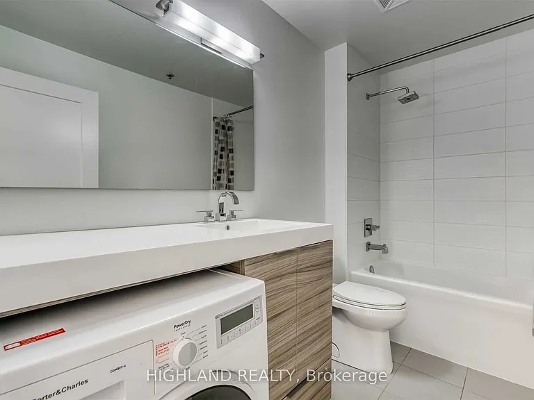 318 Richmond St W #1705 — Photo 10