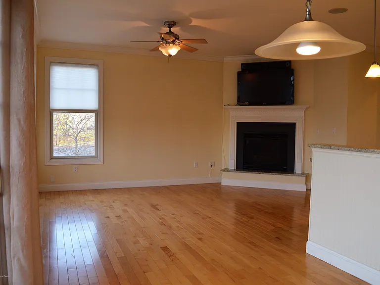 606 Park Ave — Photo 12