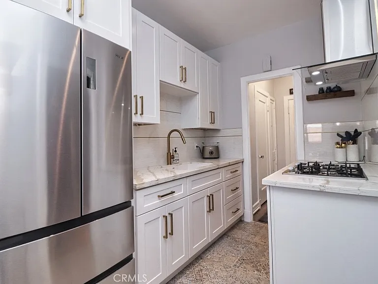 315 W 3rd St — Photo 20