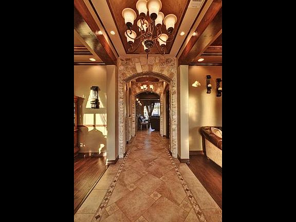 5th image of 224 Sarahs Ln