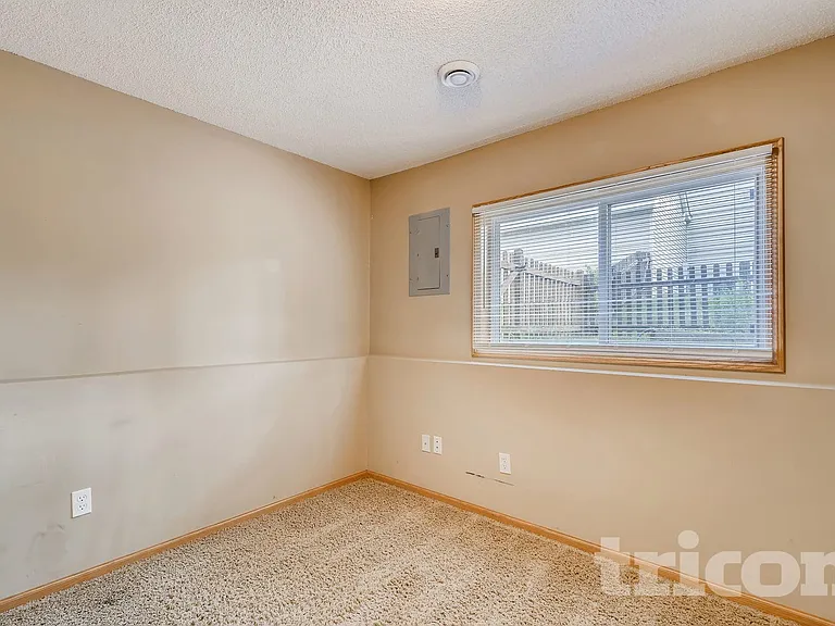 357 Parkview Ln S — Photo 11