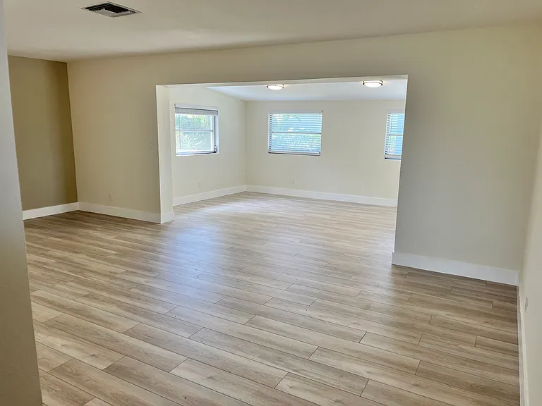 1554 Hillcrest Dr — Photo 4