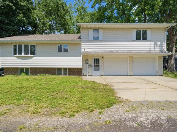 1315 Prince St, Pekin, IL 61554