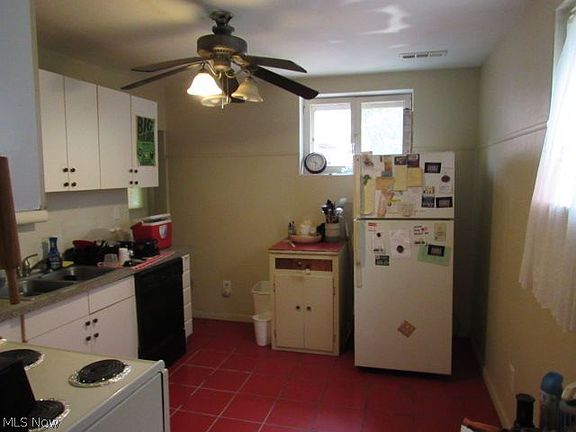 5th image of 421 S Pleasant St