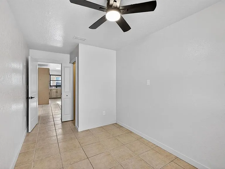 773 W Harbor Dr S — Photo 18