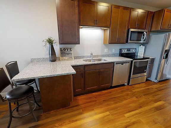 2nd image of 4721 Farwell St #100