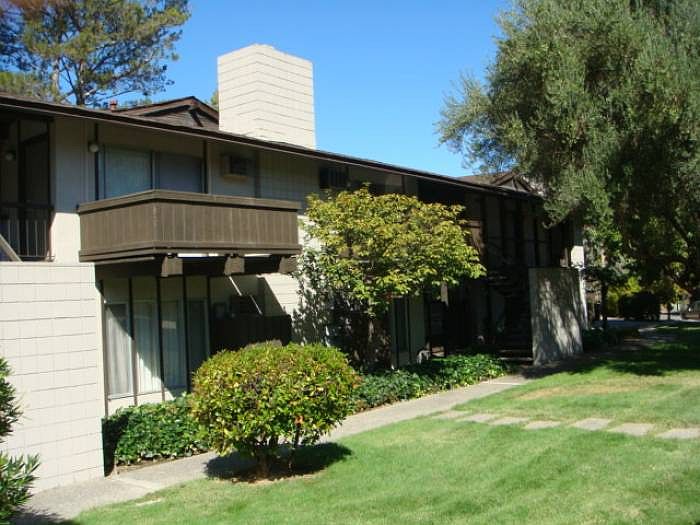 2nd image of 2089 Camel Ln