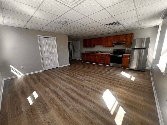 3rd image of 2181 River Rd APT 3
