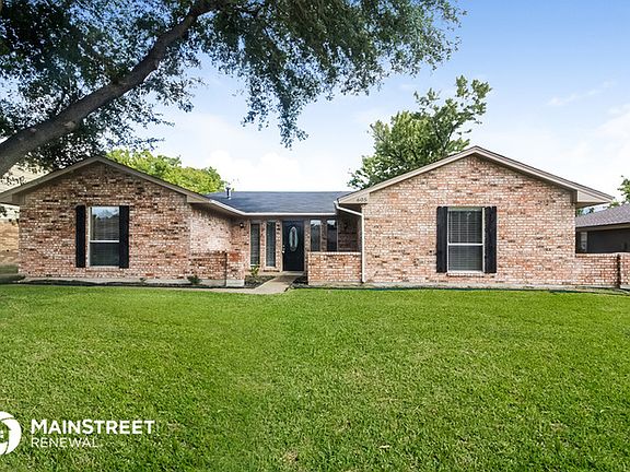3rd image of 605 Caravaca Dr