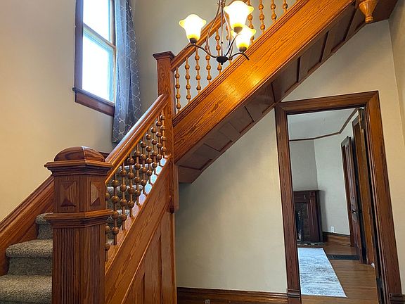 3rd image of 141 W Orleans St