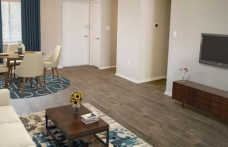 Promenade At Edgewater Apartments — Photo 6