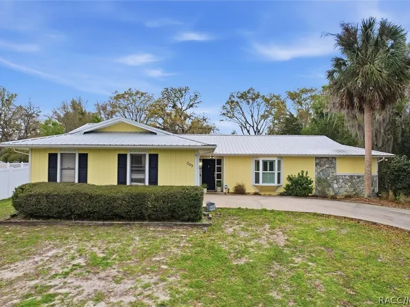 203 N McGowan Ave, Crystal River, FL 34429