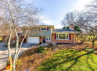 2224 Hanlon Rd, Libertyville, IL 60048