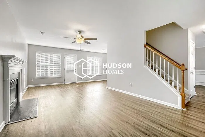 3 bed, 2.5 bath, 1491 sqft, $2,180 — Photo 4