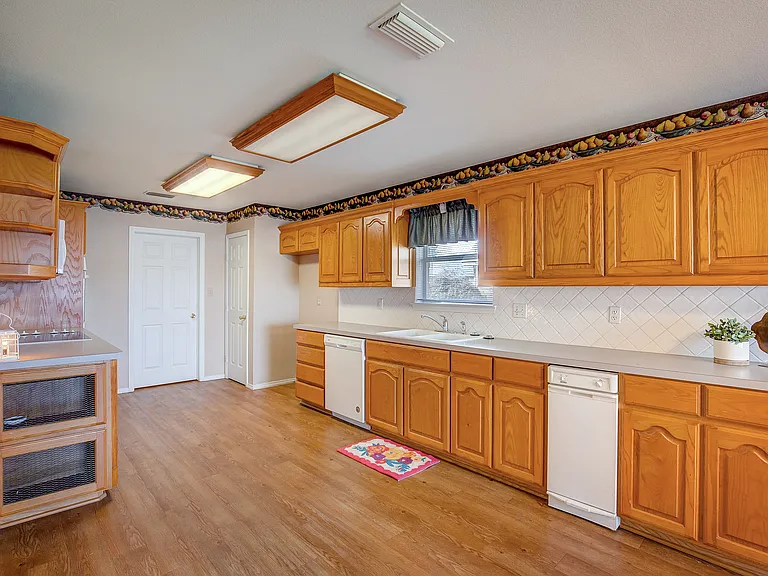 4804 Edgewater Dr — Photo 7