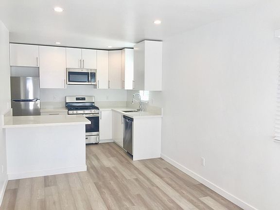 4th image of 4043 Florida St