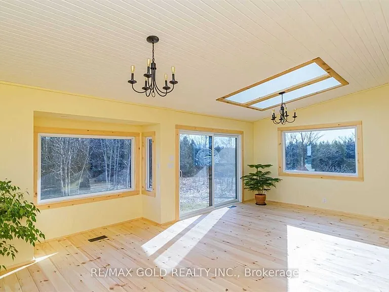 5135 Trafalgar Rd — Photo 11