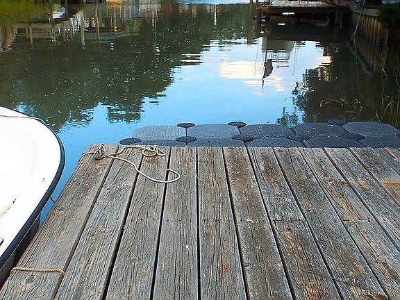 Floating Dock - The Boat is gassed up and ready for your day of fun in the inlet !