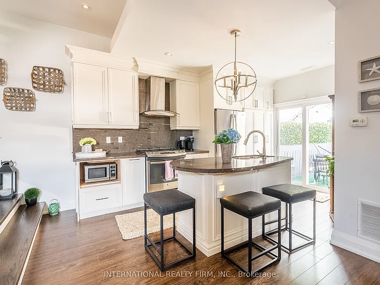 2256 Queen St E #1 — Photo 5
