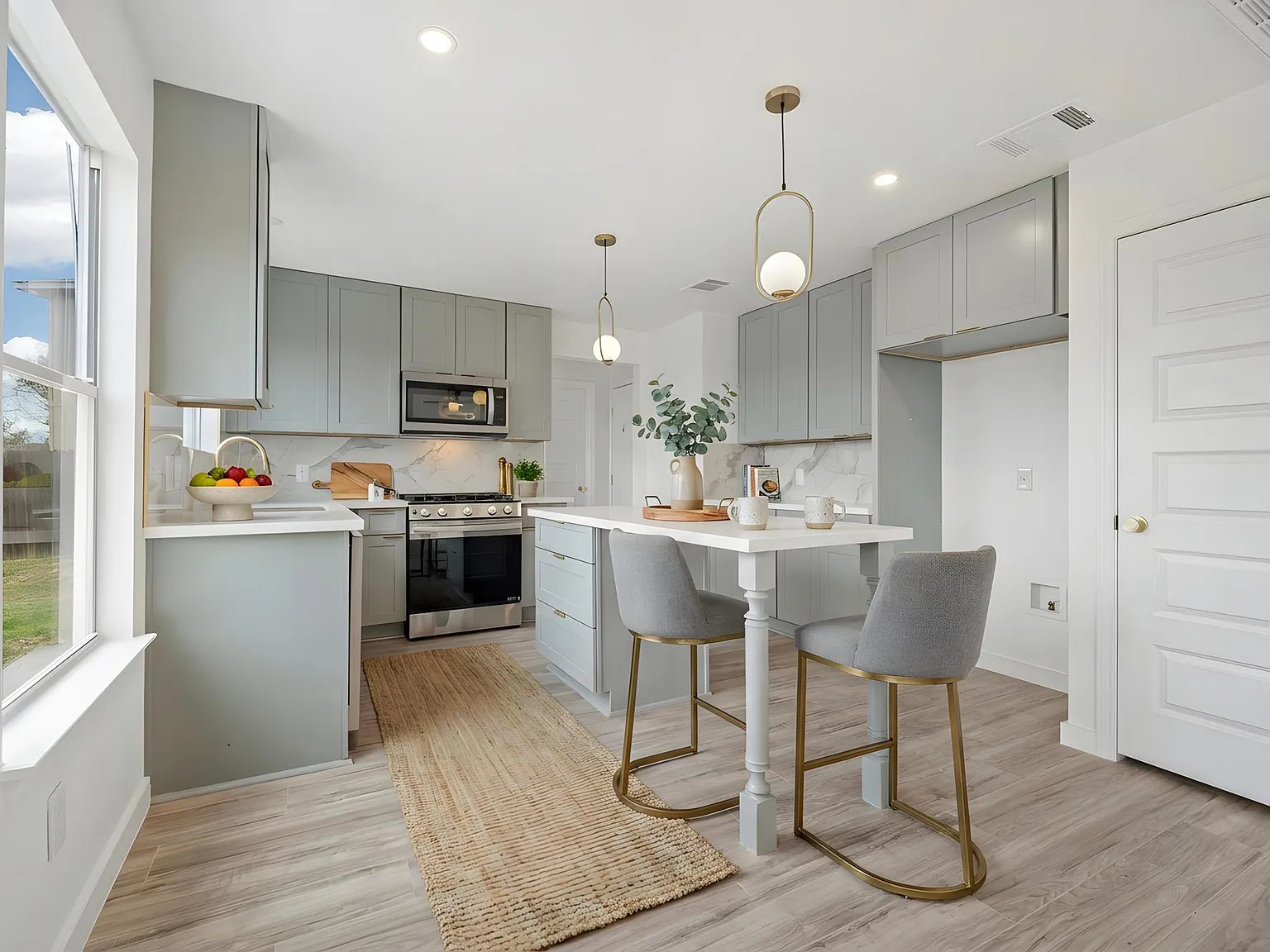 4 bed, 2.5 bath, 2066 sqft, $2,250 — Photo 4