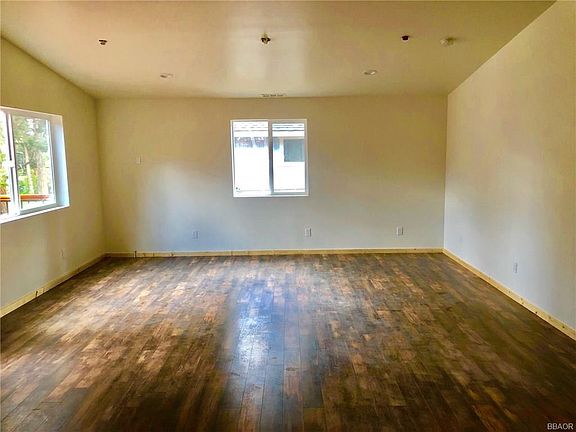5th image of 336 E Mountain Blvd