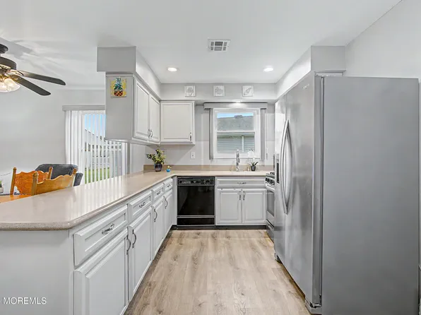 20 Thronbury Court, Toms River, NJ 08757