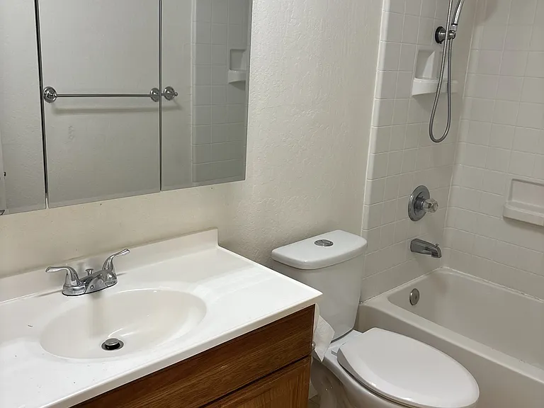 330 Capitol St #C — Photo 30
