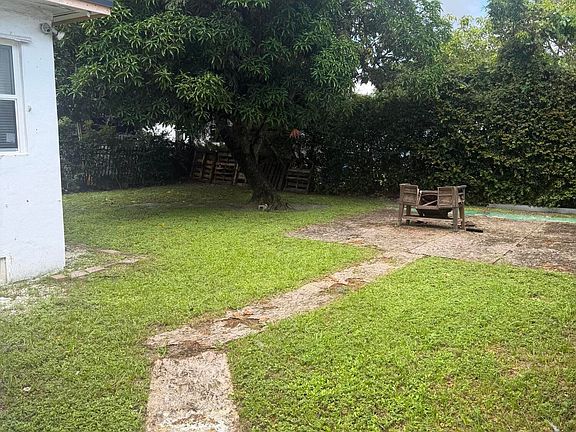 4th image of 1419 NW 44TH Street #1