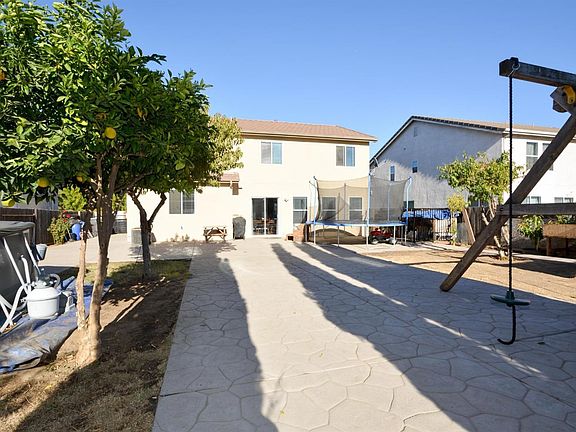 4th image of 3143 Urchin St