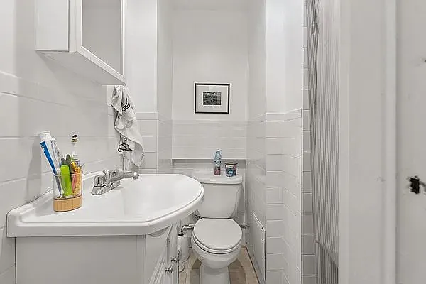 Bathroom, photo 1