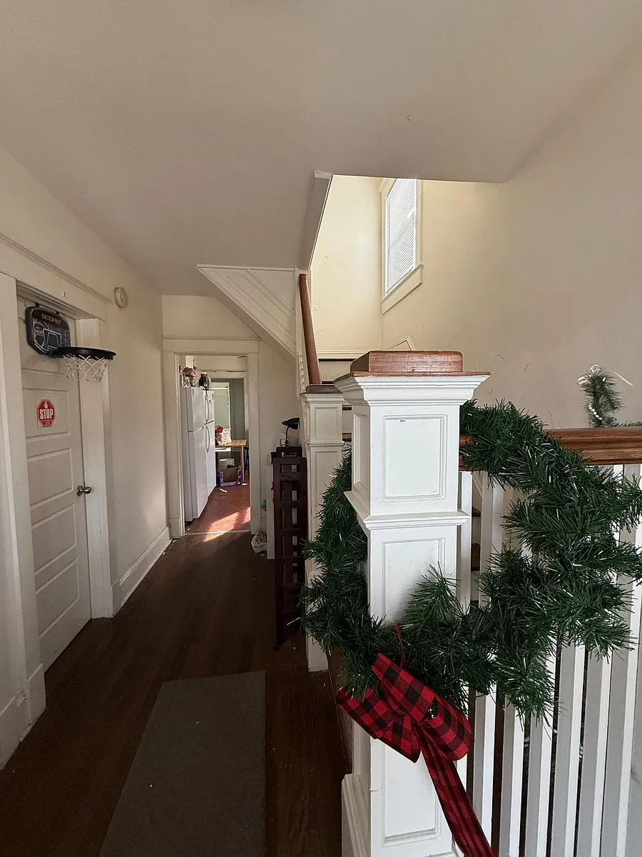 Building Photo - 98 Huntington St