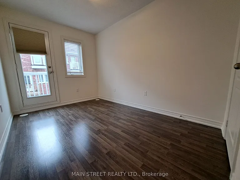 7 Roy Grove Way — Photo 24